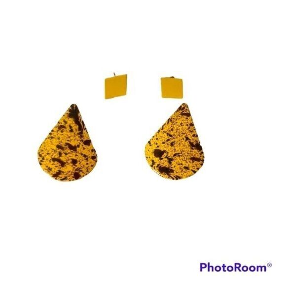 Vintage 80s 90s set of 2 Earrings Yellow  Black Studs Pierced Ears - Picture 1 of 8